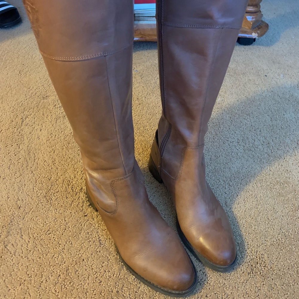 Etienne Aigner camel boots
